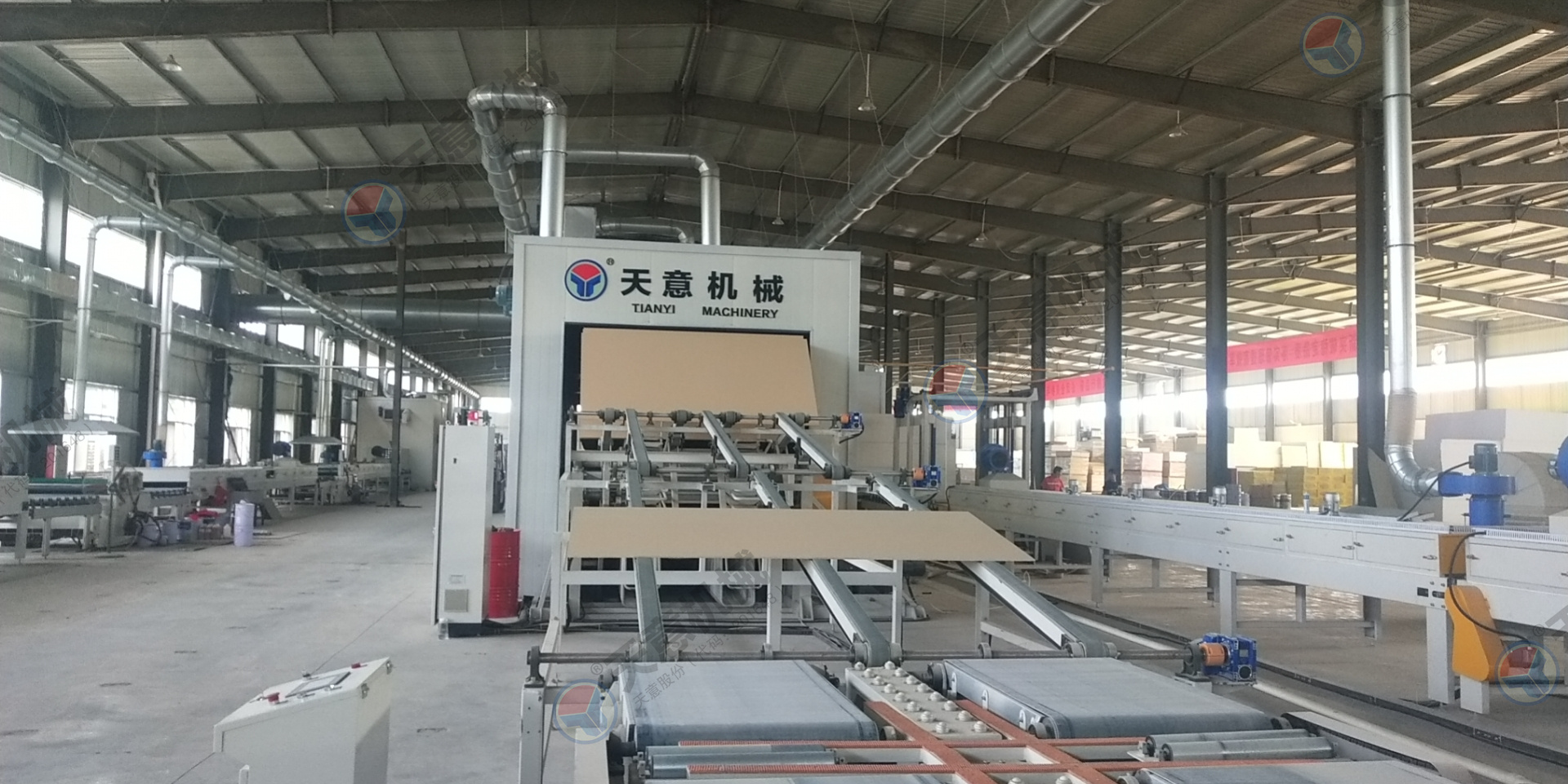 保溫裝飾一體板設備特點